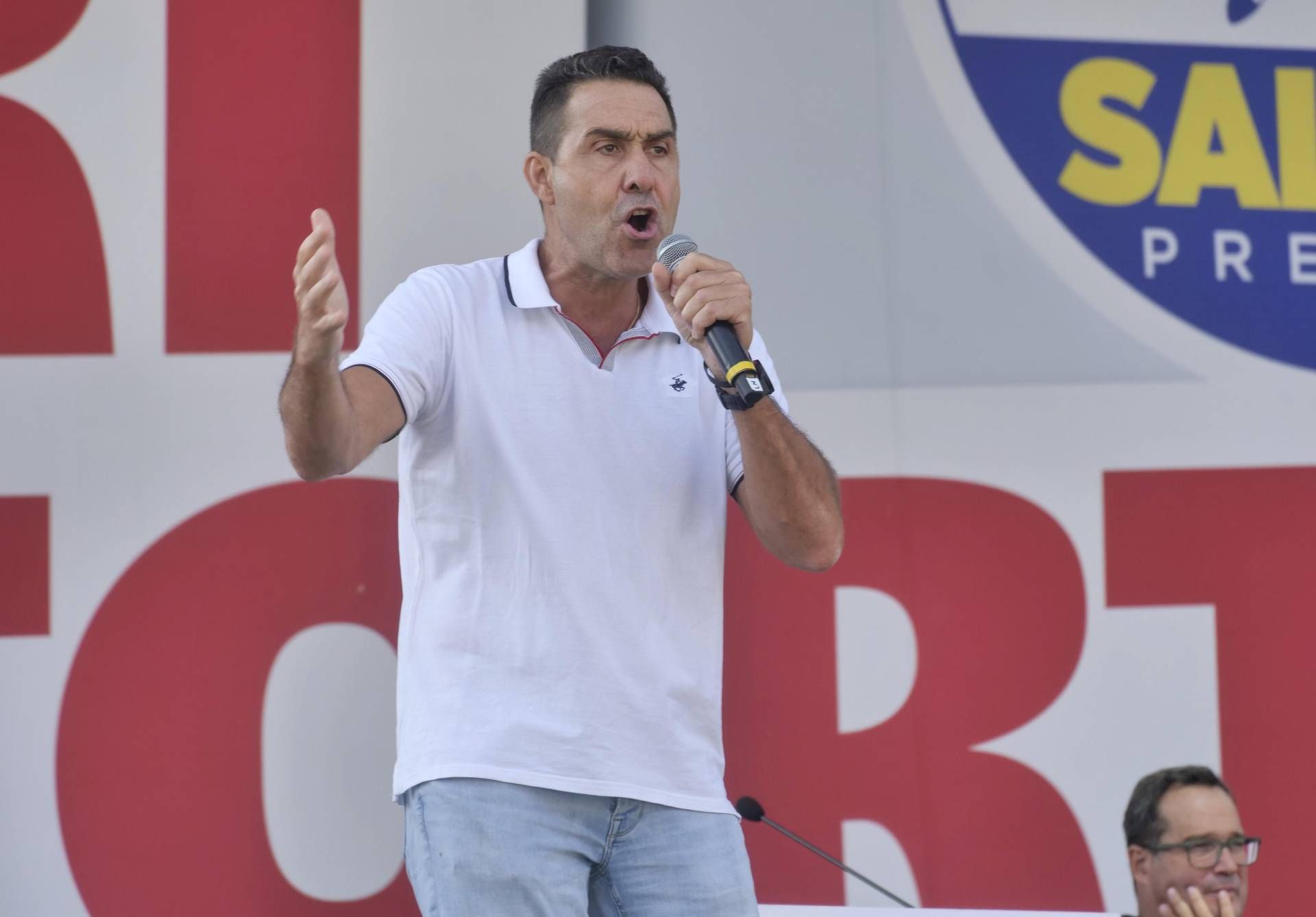 Vannacci lascia la Lega? Le pressioni su Salvini Vannacci lascia la Lega? Le pressioni su Salvini