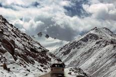 Auto in montagna - ()