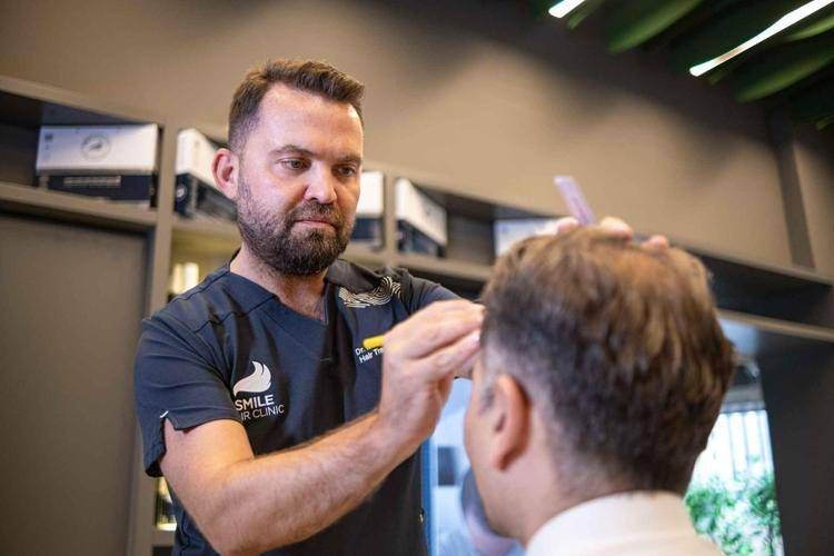 Trapianto di Capelli in Turchia: La Guida Definitiva 2025 – Perché Smile Hair Clinic è la Scelta d'Elite a Istanbul