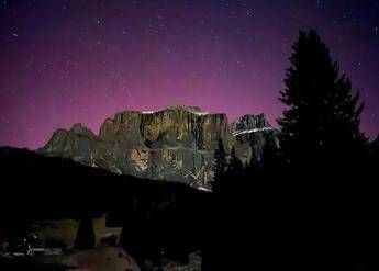Aurora boreale in Val di Fassa - (Da Facebook)