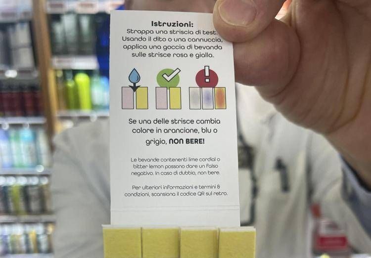 kitantistuproadn image Il kit - (Foto Adnkronos)