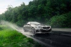 Quando la pioggia incontra l’asfalto: la sicurezza parte dagli pneumatici