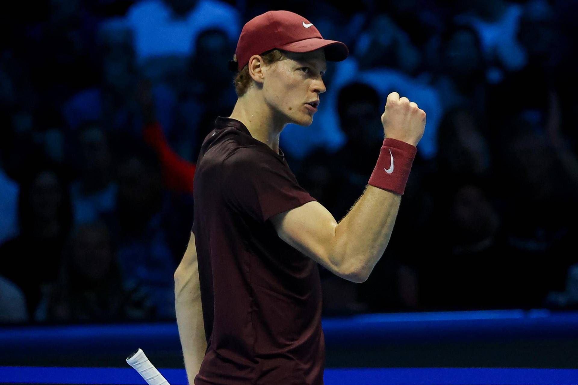 Sinner, vittoria alle Atp Finals con ‘inchino’ a Musetti. Il messaggio di Jannik