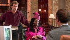 Whoopi Goldberg  con Patrick Swayze in una indimenticabile scena di 'Ghost' - Ipa