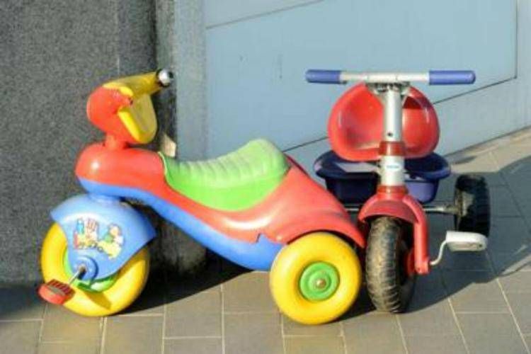 Giochi dei bimbi all'asilo - Fotogramma