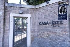 L'ingresso della Casa del Jazz e sulla destra il manifesto di scomparsa di Emanuela Orlandi - Ipa