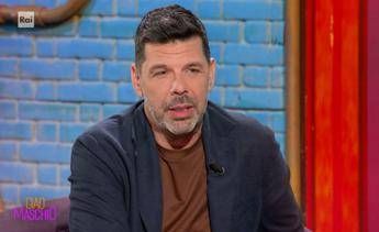 Salvo Sottile a 'Ciao Maschio': "Ero timido, mi nascondevo dietro il divano"
