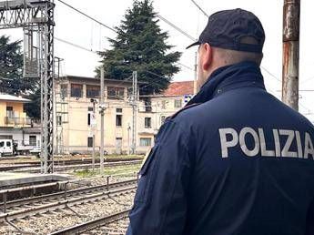Poliziotto alla stazione