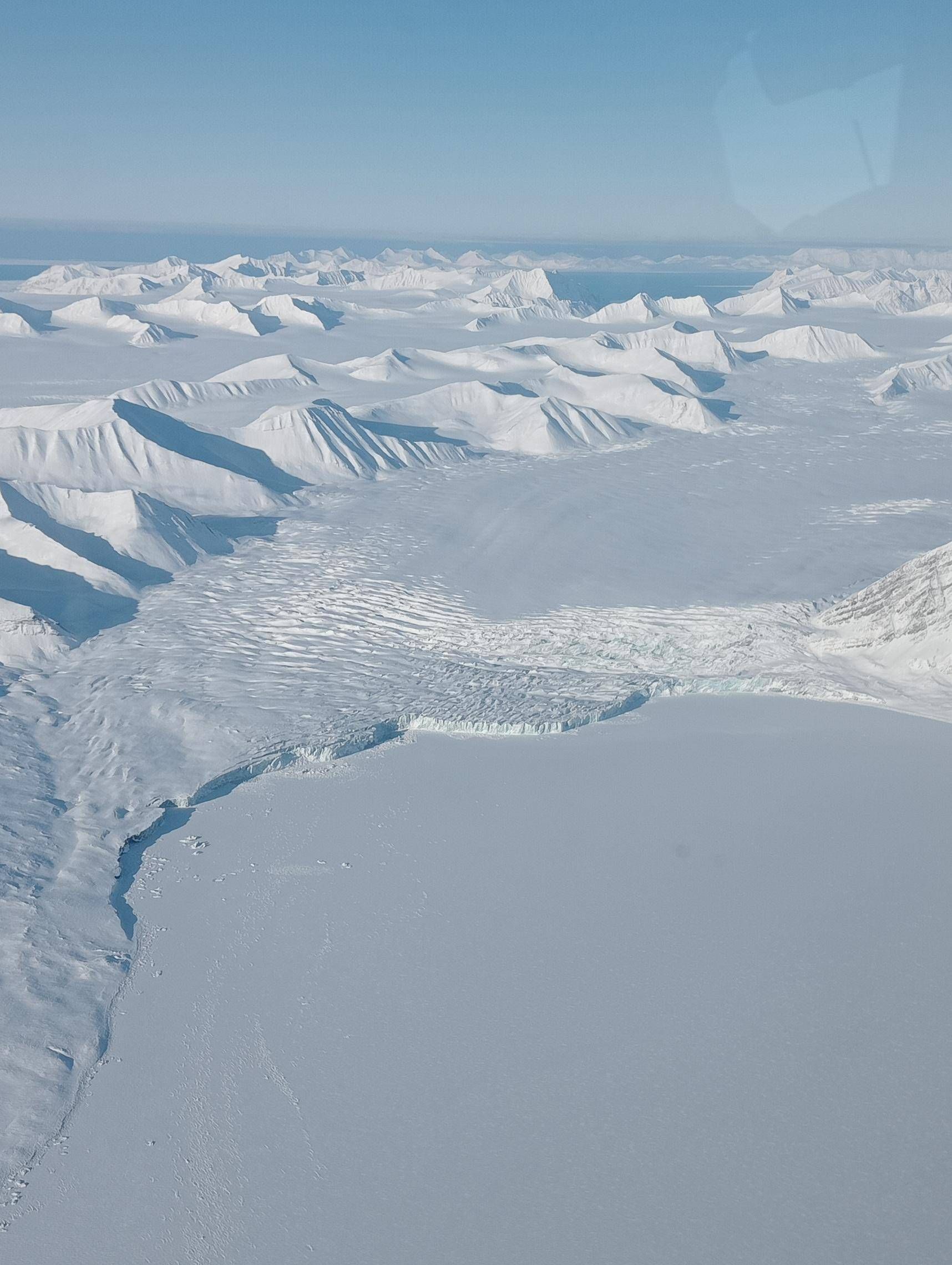 La fusione dei ghiacciai nell'Artico svela la presenza di contaminanti