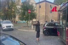 Roma, l'ingorgo al Colosseo lo risolve la suora 