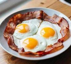 Uova e bacon