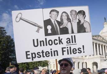 Caso Epstein, proteste fuori dal Senato Usa - Fotogramma /Ipa