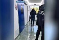 Polizia all'interno della clinica sequestrata a Roma