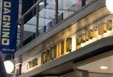 L'insegna dello storico locale sotto la Galleria Esedra