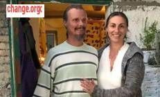 La foto della petizione per la famiglia nel bosco su Change.org