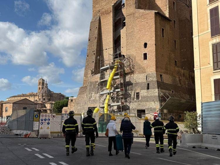 Torre dei Conti, zona 'sospesa' e locali in difficoltà in attesa della messa in sicurezza