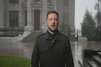 Ucraina al bivio, Zelensky e il piano Trump: 