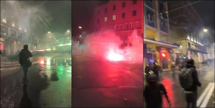 Lancio di razzi e fumogeni a Bologna, foto Adnkronos