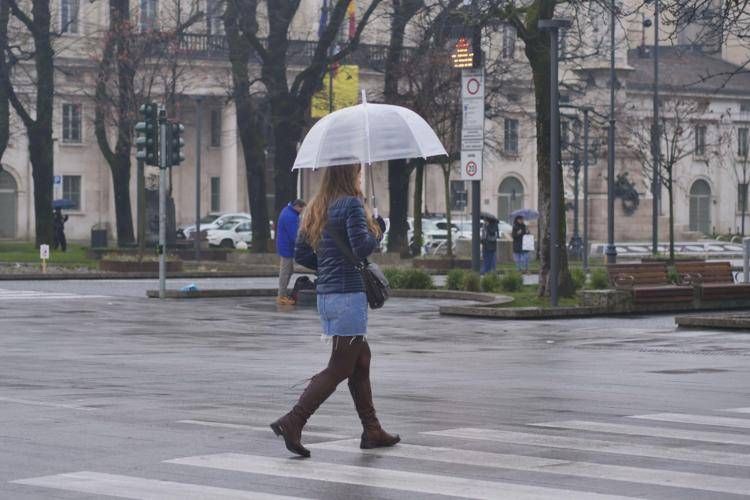 Maltempo, temporali e vento forte su gran parte dell'Italia. Neve in Valle d'Aosta
