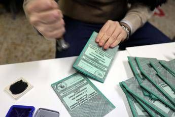 Sondaggio politico, Fratelli d'Italia cresce. Pd e M5S calano