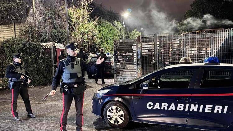 Carabinieri in azione in via dei Gordiani