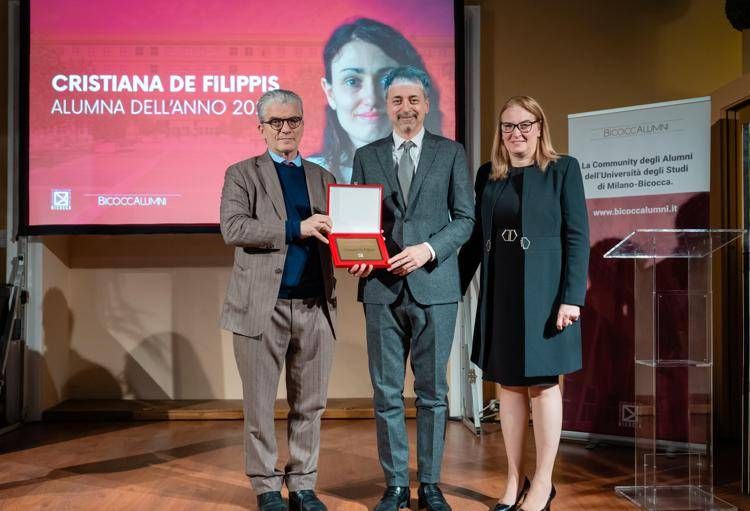 Da sinistra Marco Orlandi, rettore dell'Università di Milano-Bicocca, Giuseppe Mingione, professore ordinario di Analisi matematica dell'Università di Parma e Sabrina Fraccaroli, presidente dell’associazione BicoccAlumni