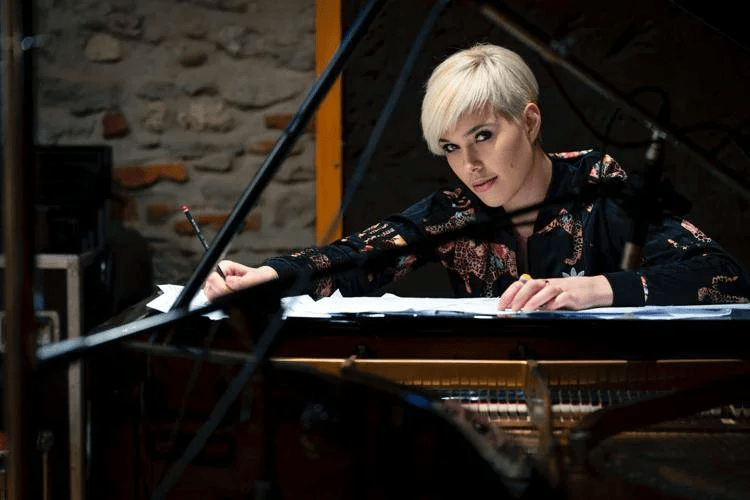 Giulia Mazzoni incanta col suo pianoforte il Teatro Regio di Parma