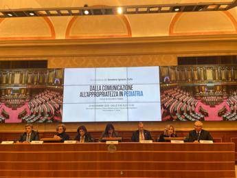 Dolore e febbre nei bambini: centralità del pediatra, comunicazione con il genitore e no alle cure fai da te. Elementi centrali per migliorare l’appropriatezza delle cure