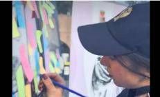 'Ciò che l'amore non è', su Camper rosa della Polizia i post-it contro la violenza di genere - Video