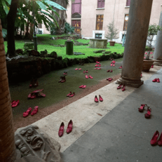 Violenza su donne, a Palazzo San Macuto inaugurata installazione 'Zapatos Rojos'