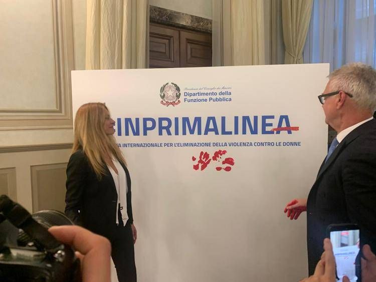 Il ministro Zangrillo e la presentatrice Adriana Volpe 