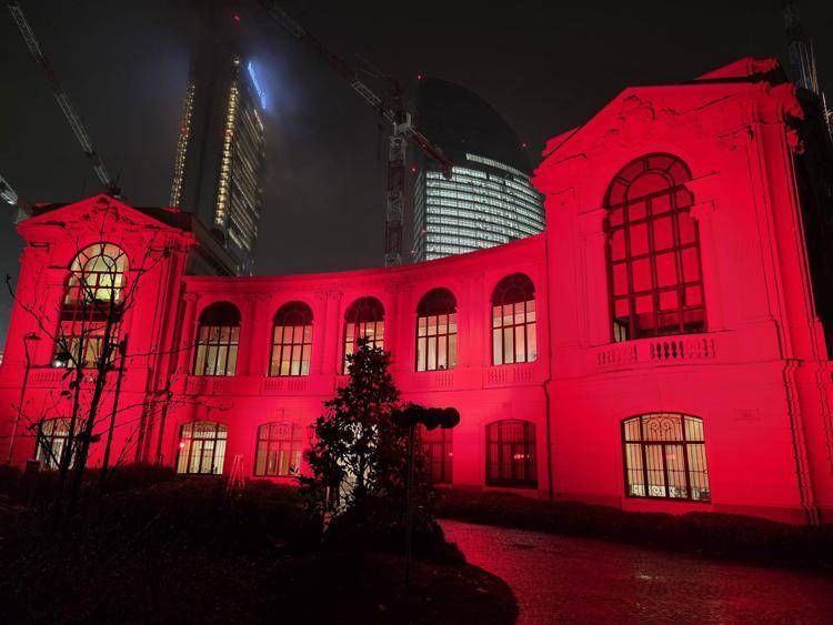 fondaz_fiera_milano_rosa_comm image Violenza su donne, Fondazione Fiera Milano illumina di rosso sede Palazzina degli Orafi