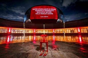 Violenza su donne, panchina rossa inaugurata all'Auditorium Parco della Musica di Roma