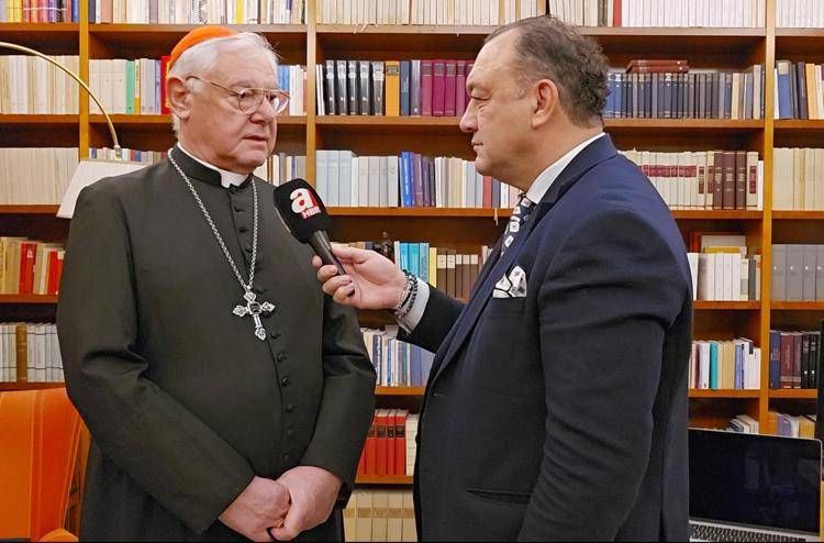 Card. Gerhard Ludwig Müller con il giornalista di A Haber Dundar Kesapli 