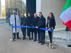 Il taglio del nastro all'Ieo 3 (Foto Adnkronos Salute)