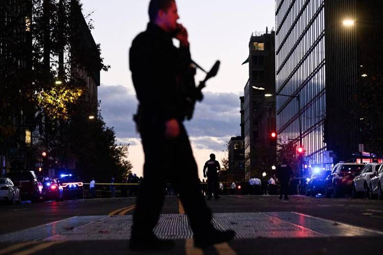 Sparatoria a Washington vicino alla Casa Bianca<span id=