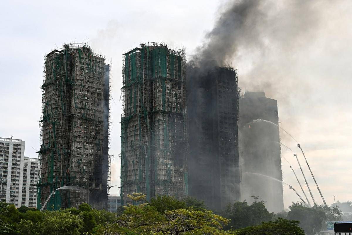 Hong Kong, salvate 144 persone dopo l'incendio: ancora 150 i dispersi