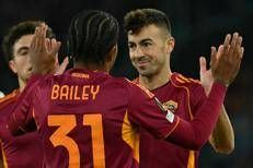 I festeggiamenti di Bailey con il compagno di squadra El Shaarawy (Afp)
