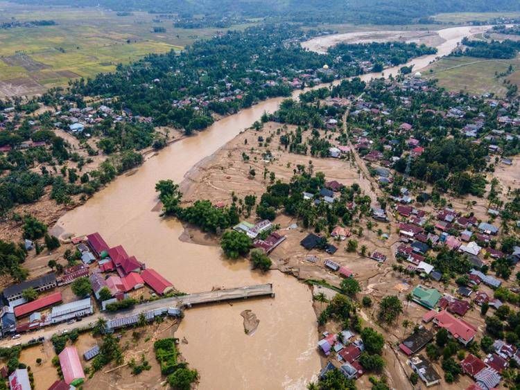 Alluvione in Indonesia (Afp)
