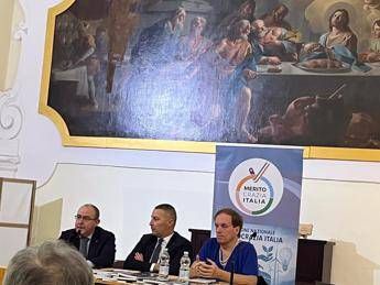 Meritocrazia Italia, successo ad Aversa per la presentazione del saggio del presidente Mauriello
