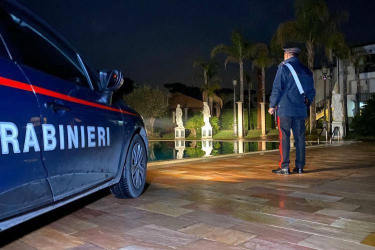 Un'auto dei carabinieri