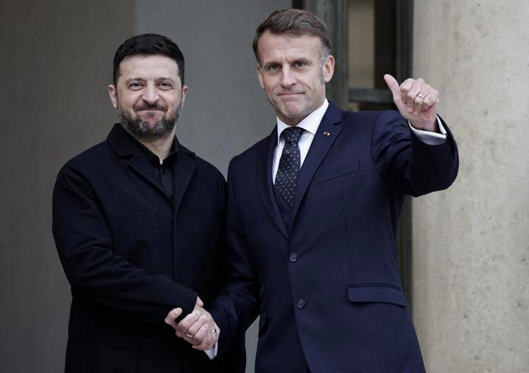 Volodymyr Zelensky e Emmanuel Macron (Afp)