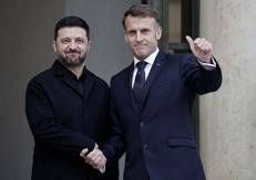 Volodymyr Zelensky e Emmanuel Macron (Afp)
