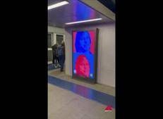 I volti di Checco Zalone in metro, a Milano parte il 'Buen Camino'