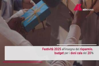 Natale 2025 più povero, gli italiani tagliano le spese su cenoni e regali