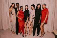 Alcuni capi della nuova collezione svelati in anteprima durante i Fashion Awards di Londra