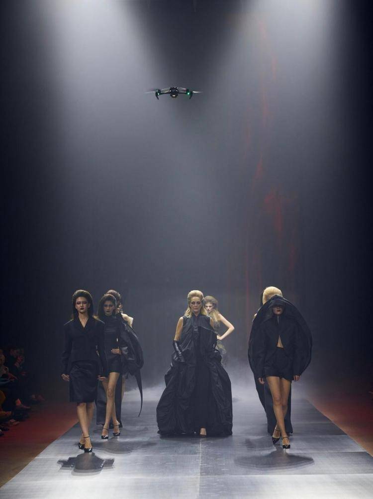 Un momento della sfilata 'Fall in love' firmata  da Guillermo Mariotto