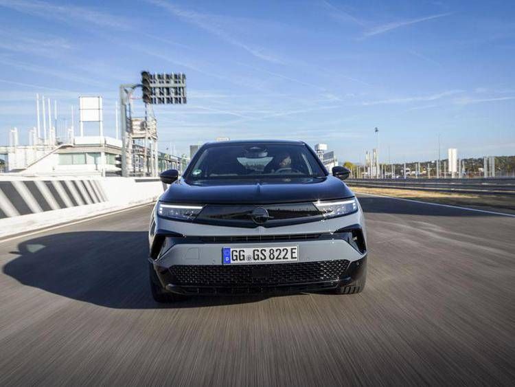 Opel Mokka GSE: la nuova elettrica sportiva con DNA racing