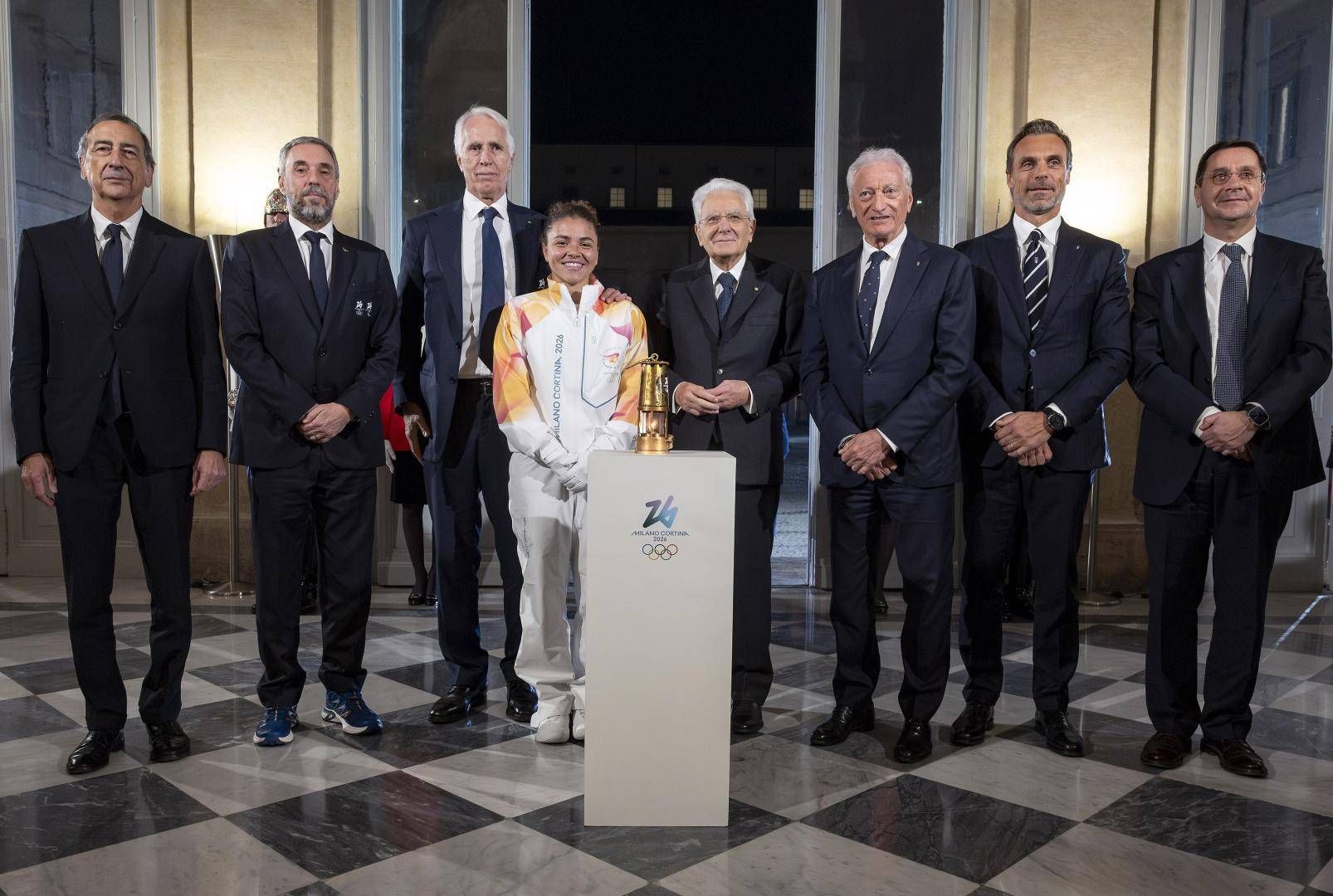 Milano Cortina 2026, la fiamma olimpica è arrivata in Italia ed è stata  consegnata a Mattarella