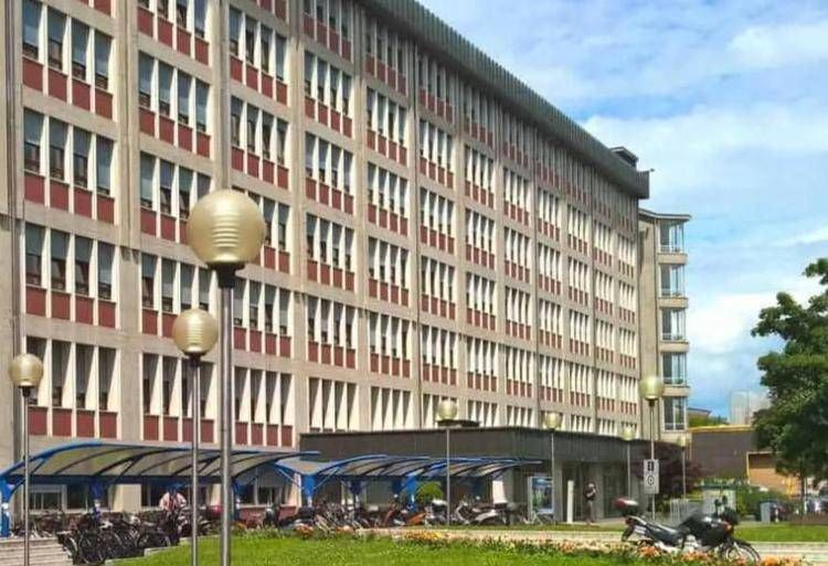 L'ospedale San Bartolo dove è ricoverata la donna